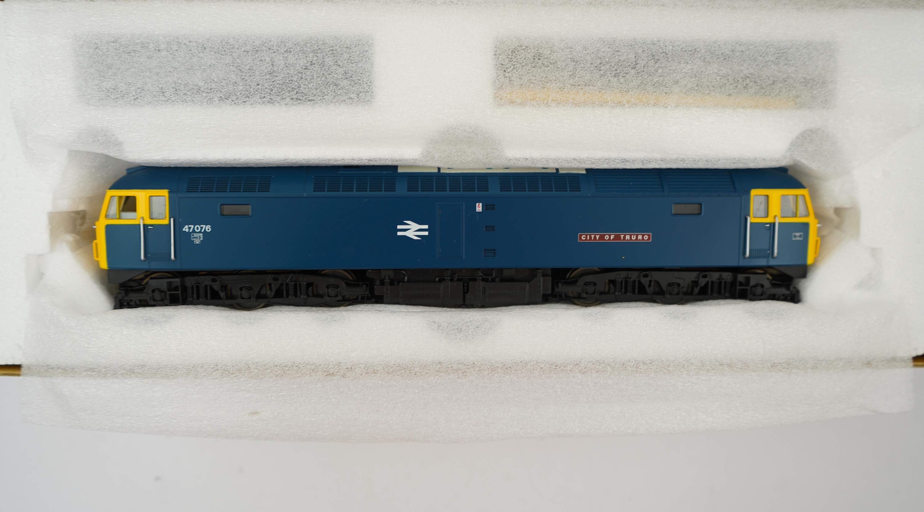 Two boxed Heljan 00 gauge railway BR class 47 diesel-electric Co-Co locomotives; Isambard Kingdom Brunel D1662, (4701), together with City of Truro 47076, (4732)